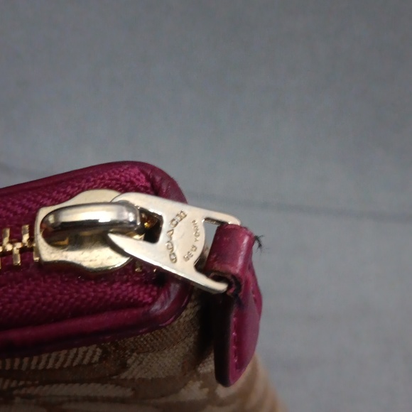 Coach - Picture 4 of 5